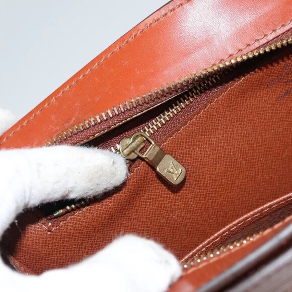 LOUIS VUITTON Epi Angian Clutch Bag Brown - Picture 14 of 15